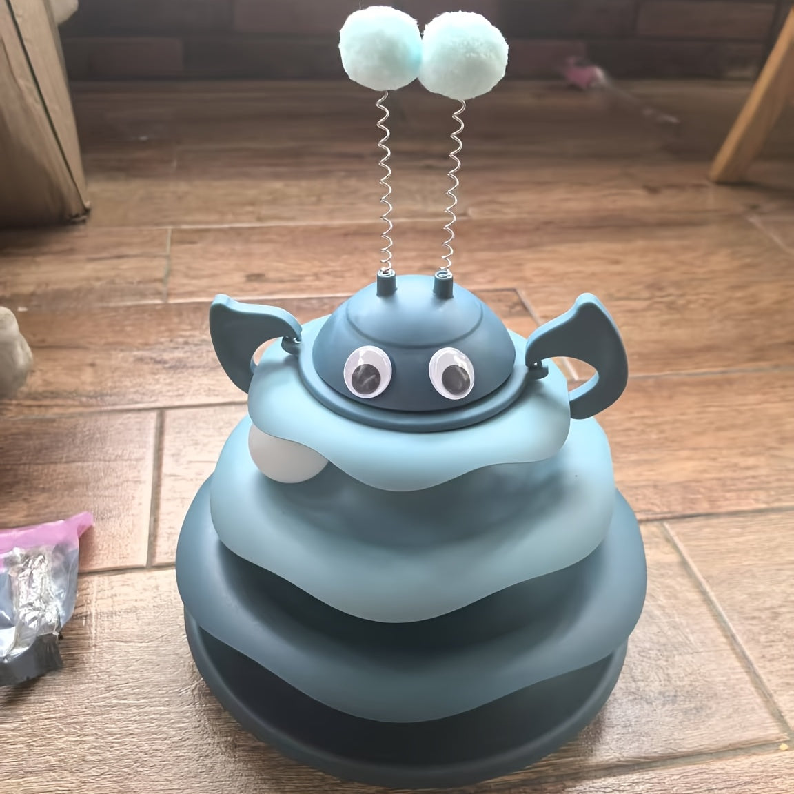 Bees Game Plate Ice Cream Cat Toy - Uncharged, No Battery, Plastic Material