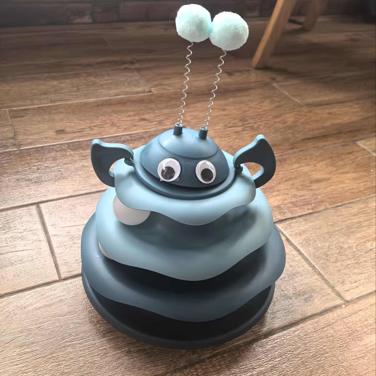 Bees Game Plate Ice Cream Cat Toy - Uncharged, No Battery, Plastic Material